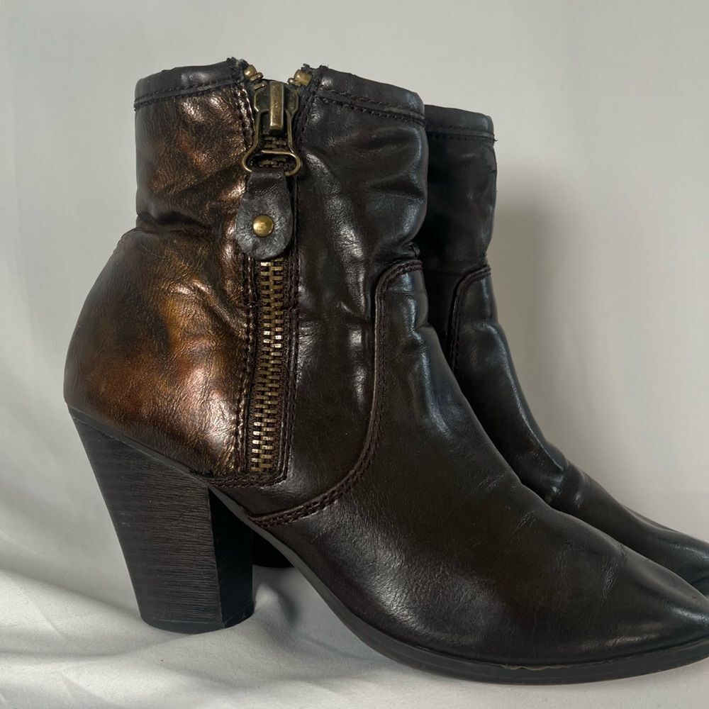 Vintage Nine West Wicked-Inspired Heeled Booties - Holographic Bronze size 7